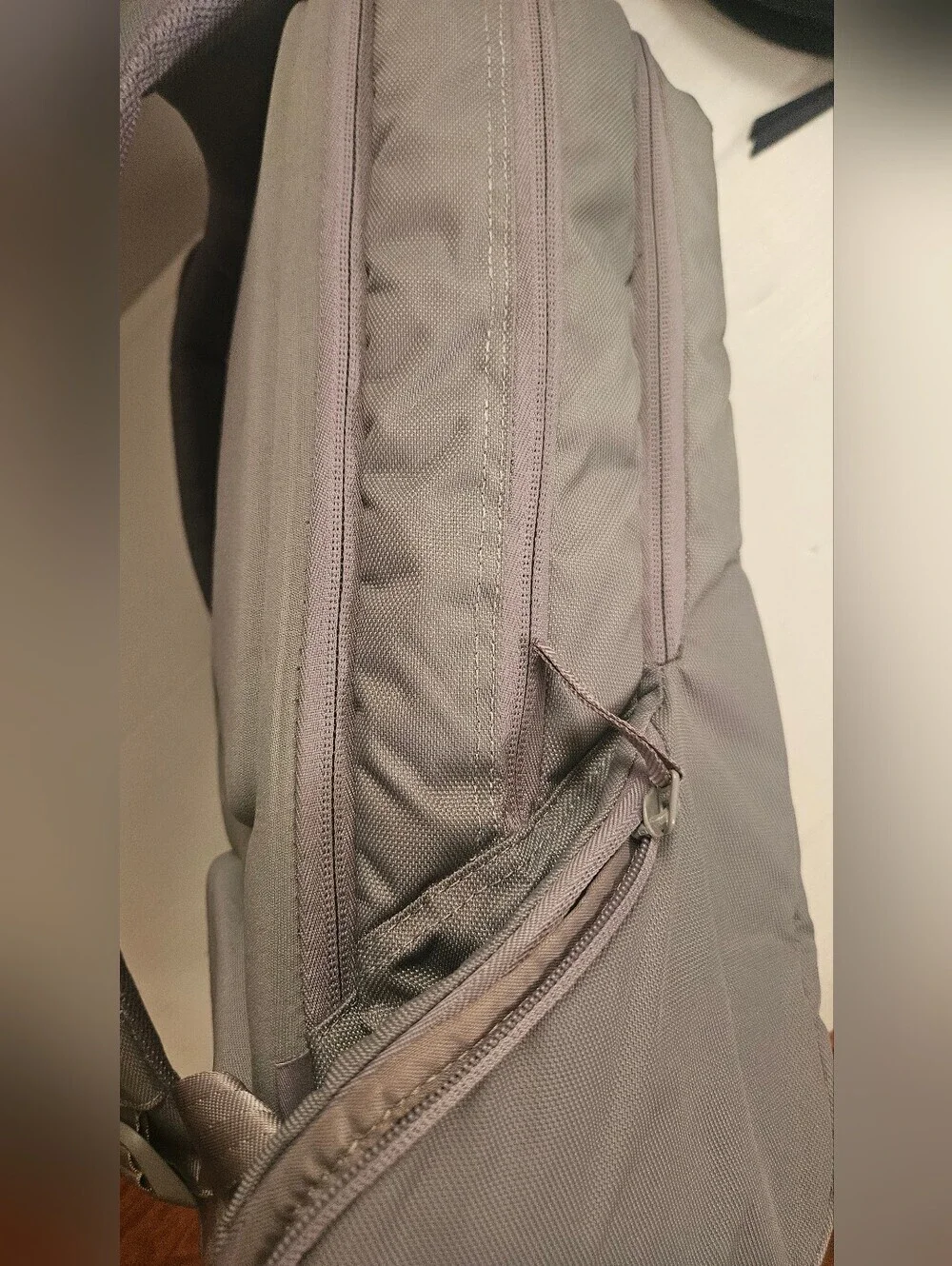 Incase ICON Backpack – Large Tech Backpack Laptop Tablet Phone pockets Gray